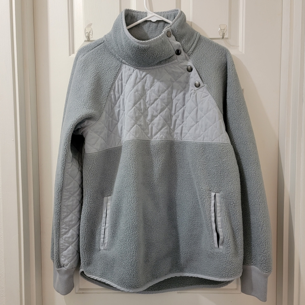 Womens Abercrombie and Fitch gray fleece sweater w/ snap buttons collar size med